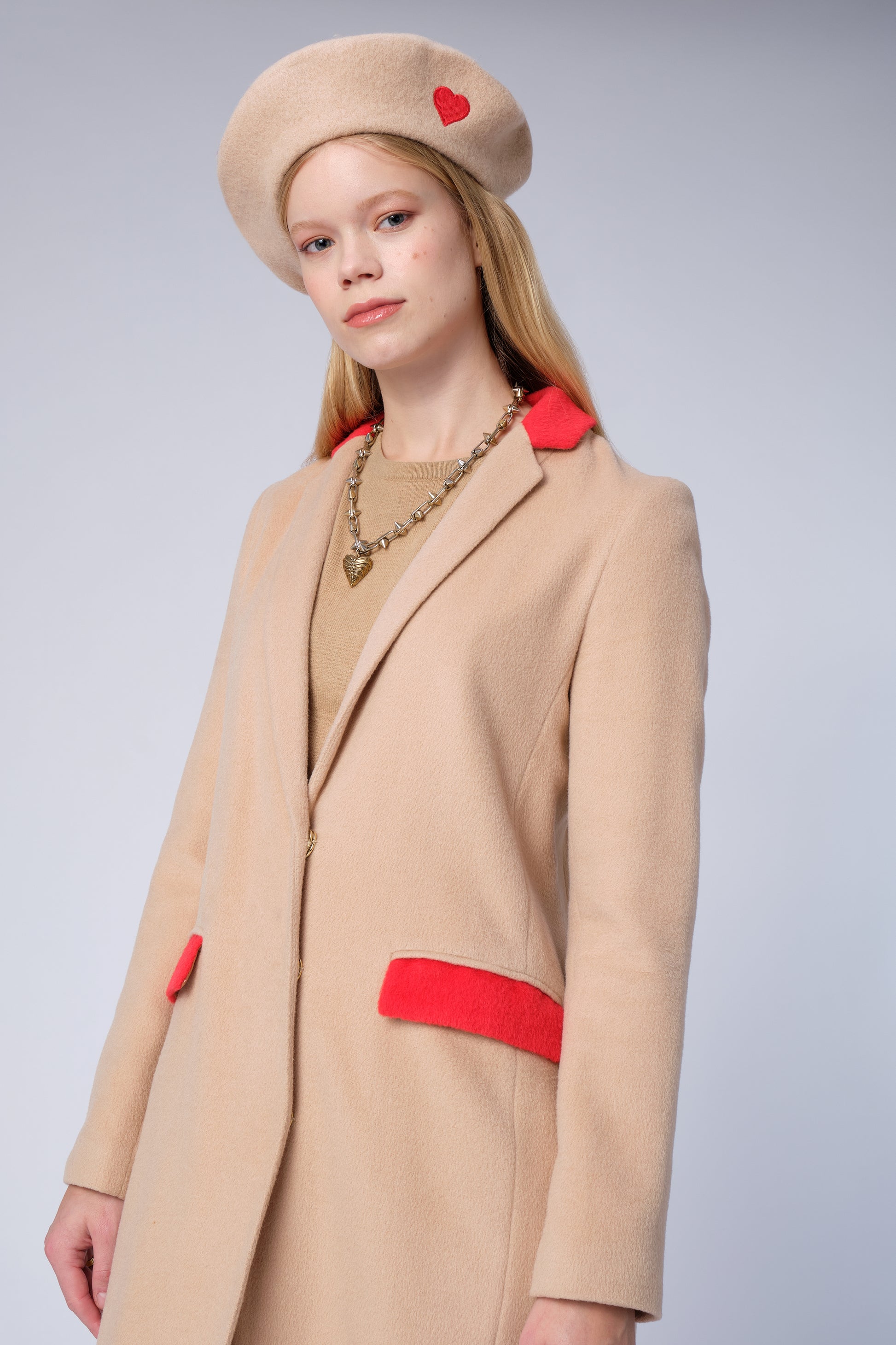 StillSveta beige beret with a heart and beige coat