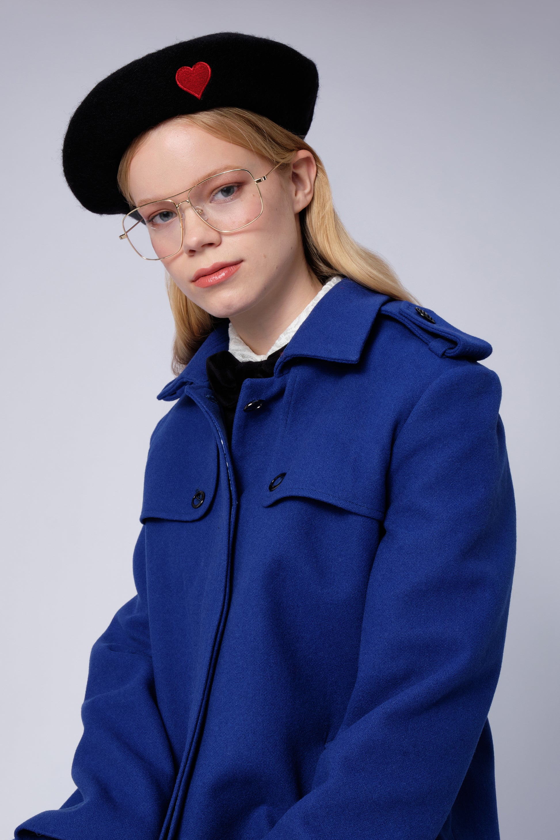 stillsveta black beret with red heart design