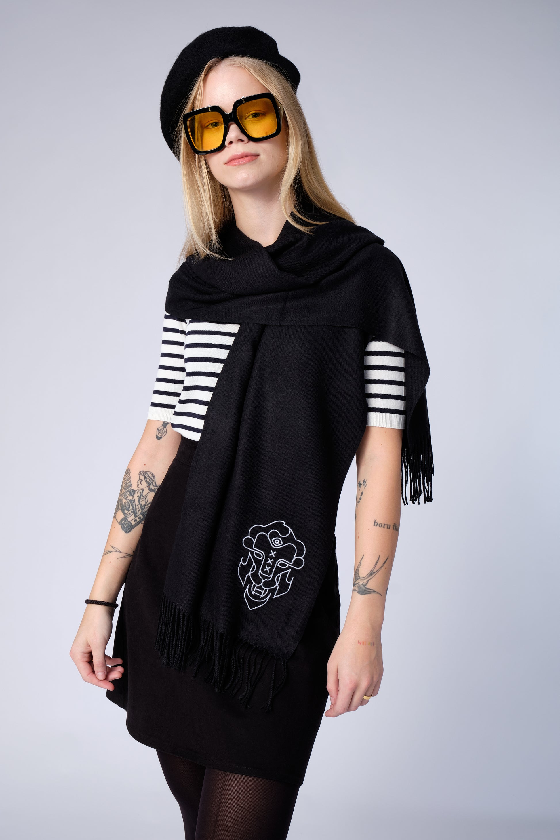 stillsveta black beret with eyes all over