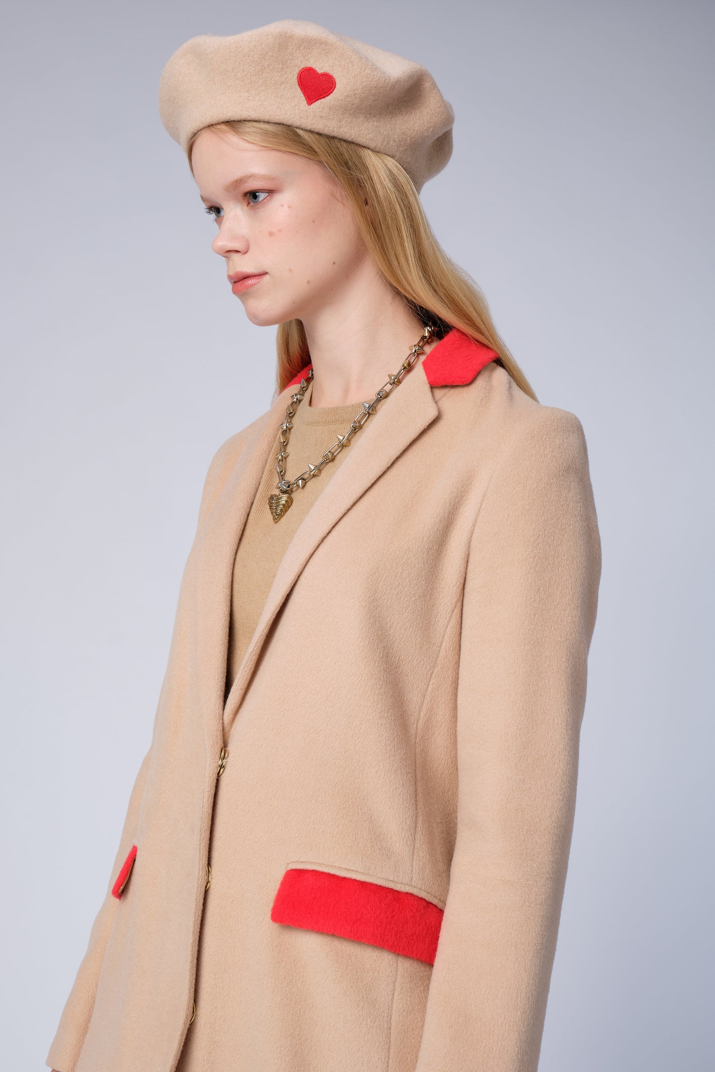 Stillsveta beige beret with a heart embroidery