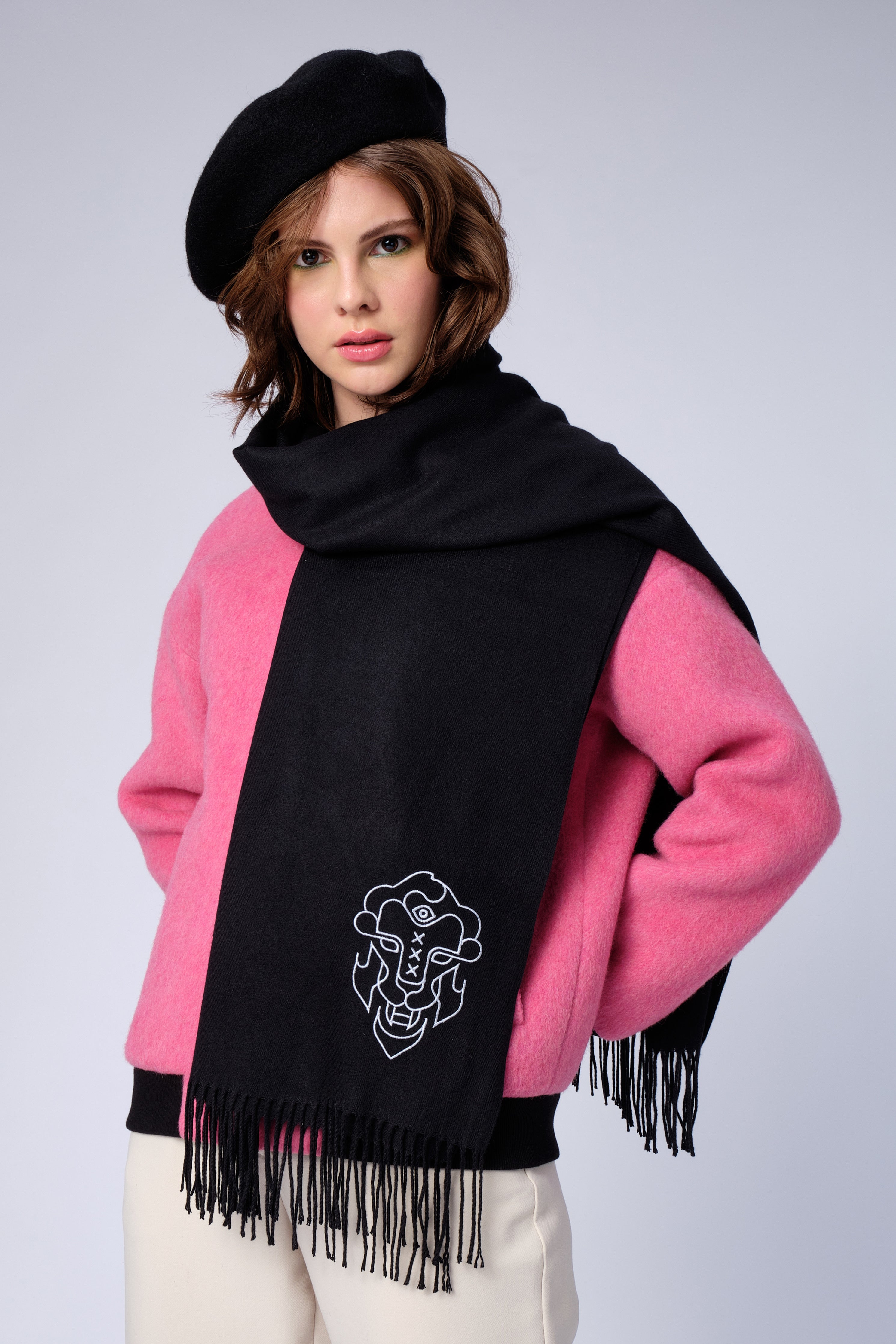 stillsveta black cashmere scarf with Amsterdam lion design