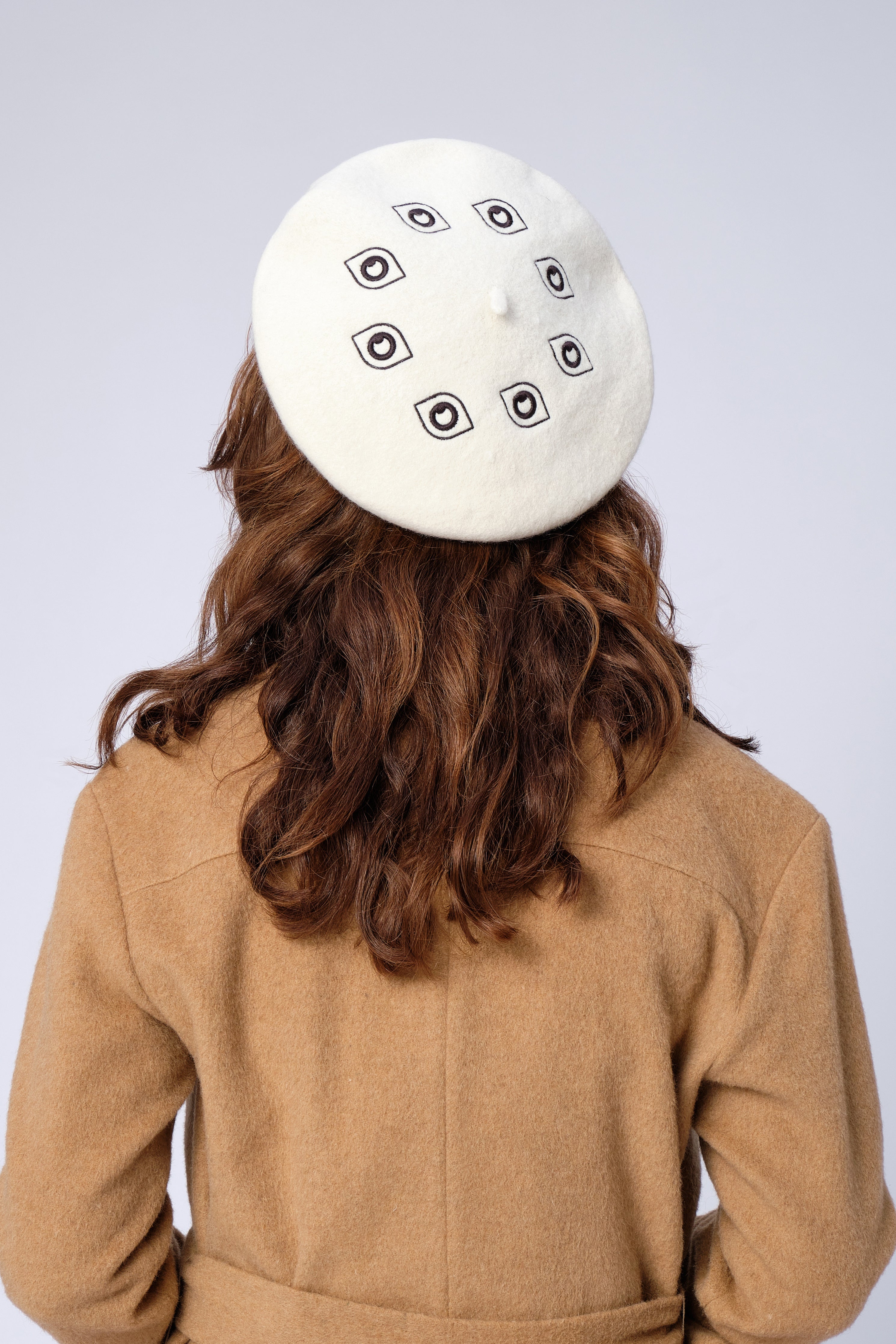 stillsveta cream colour beret with eyes all over