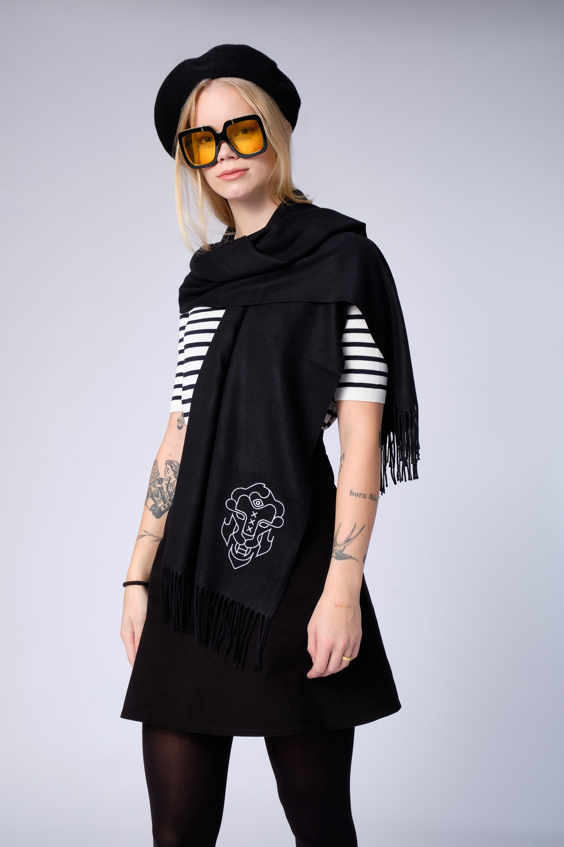 stillsveta black cashmere scarf with Amsterdam lion design